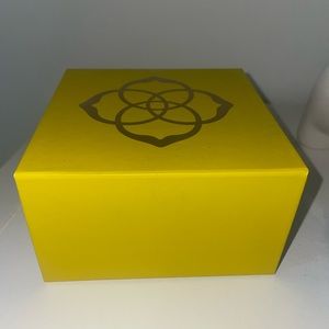 COPY - Kendra scott red star necklace no sparkles. Very pretty good condition.